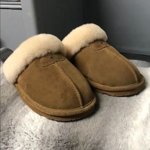 Bear paw slippers